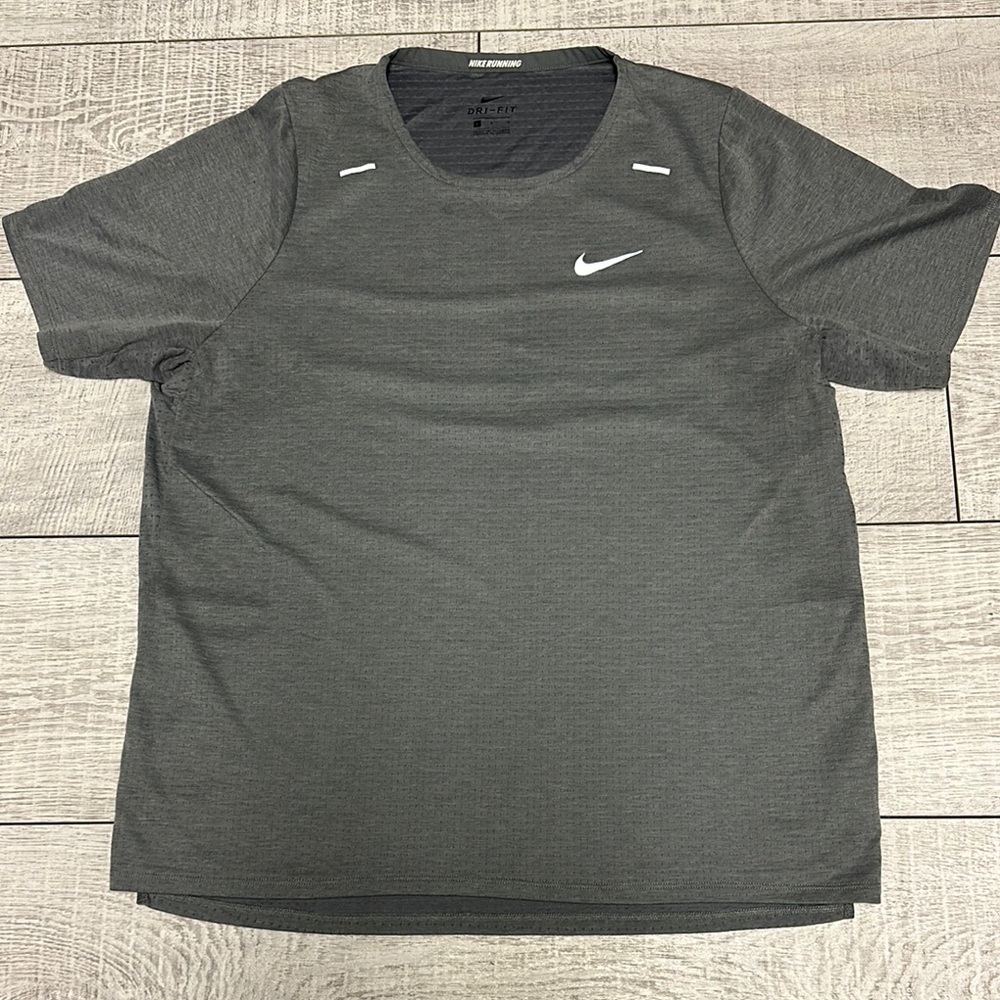 Nike Men's Gray Dri-FIT Shirt